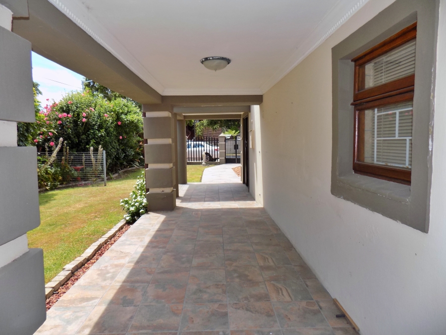 4 Bedroom Property for Sale in Bergsig Western Cape